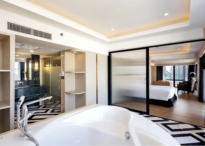 Hotel Ramada Plaza By Wyndham Menam Riverside Banguecoque